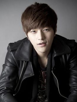 剧场前_天天影视