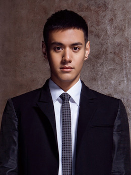 独家头条：初露锋芒_天天影视